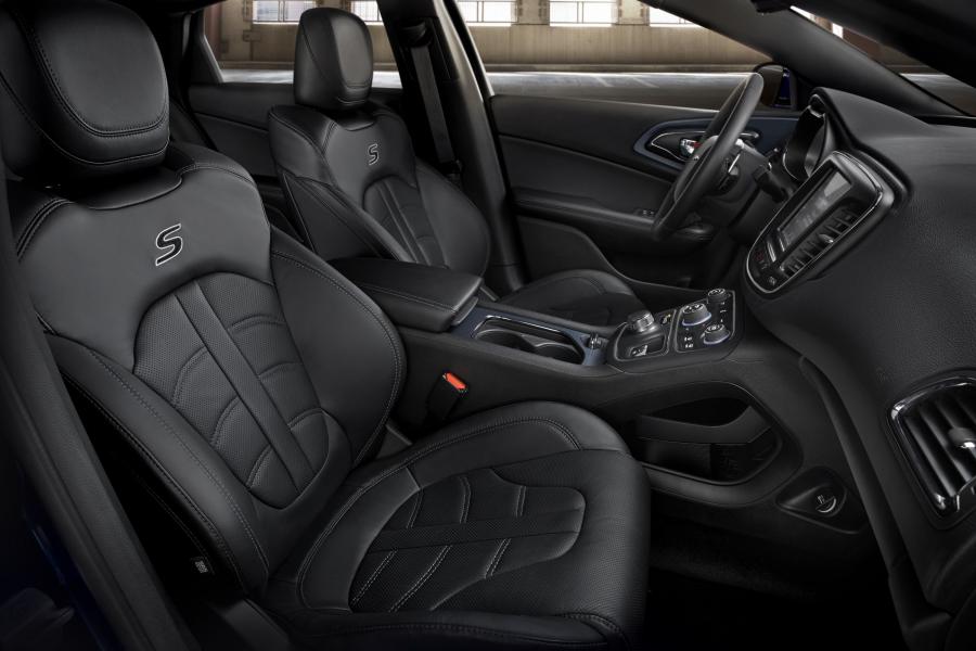 Интерьер Chrysler 200S AWD (UF) 2014 года  (фото 21 из 46)